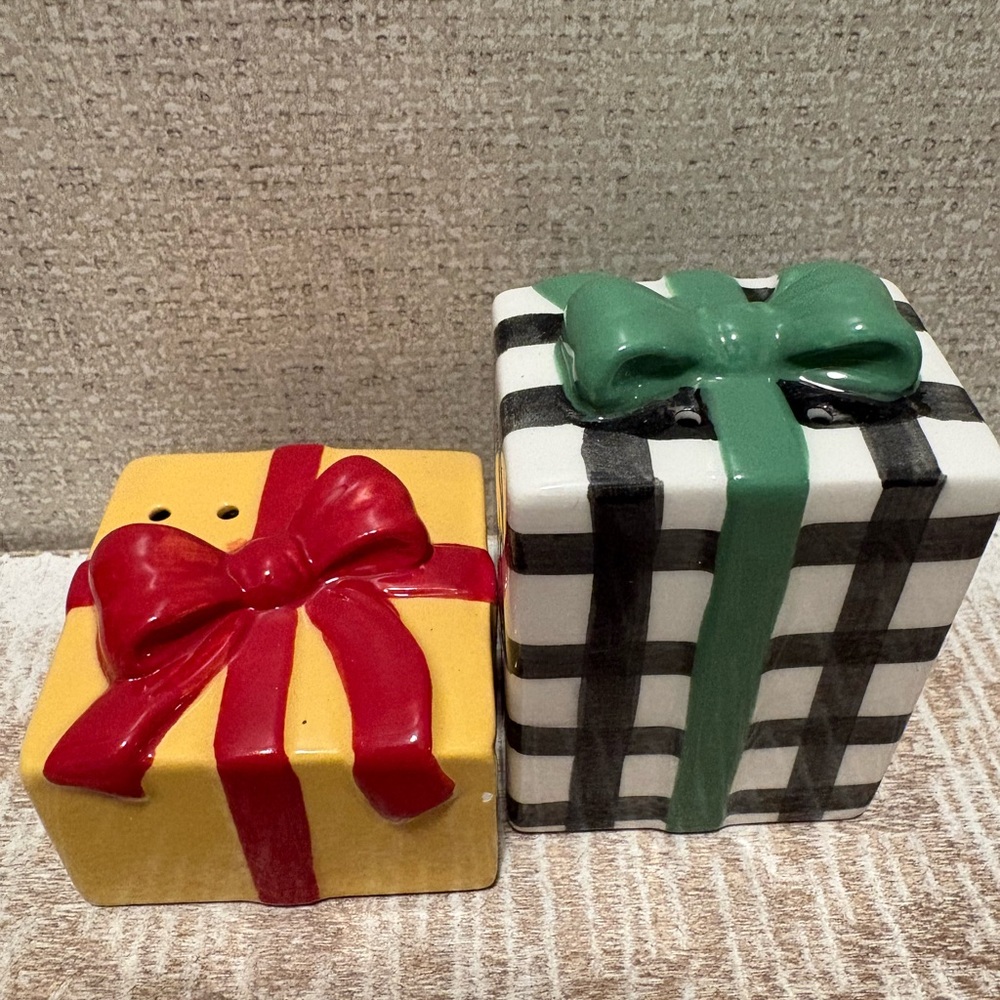 Hallmark Salt & Pepper Shaker Set